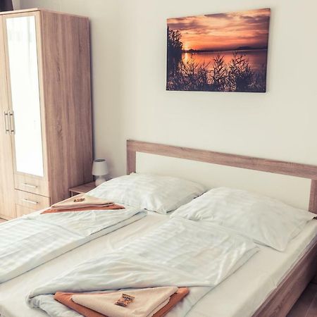 Sekli Panzio Apartment Балатонлеле Екстериор снимка