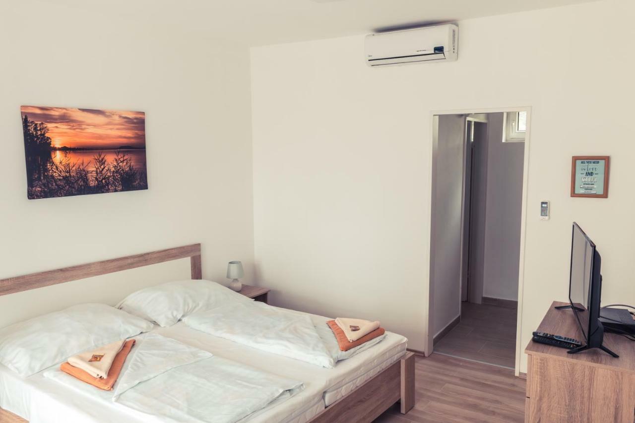 Sekli Panzio Apartment Балатонлеле Екстериор снимка