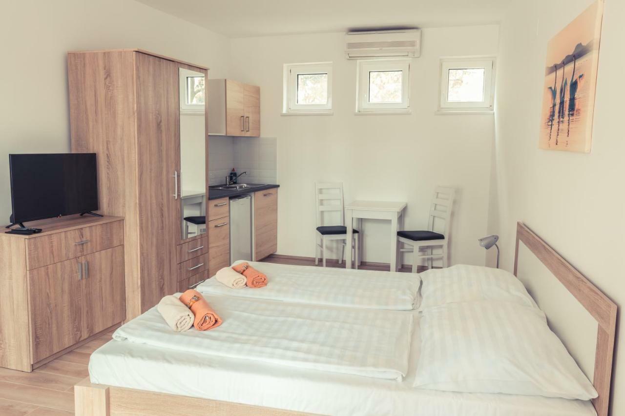 Sekli Panzio Apartment Балатонлеле Екстериор снимка