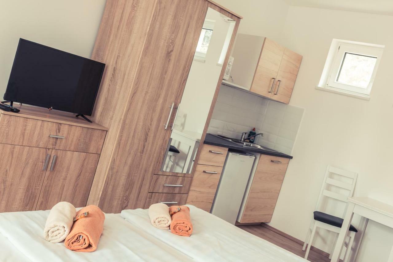 Sekli Panzio Apartment Балатонлеле Екстериор снимка